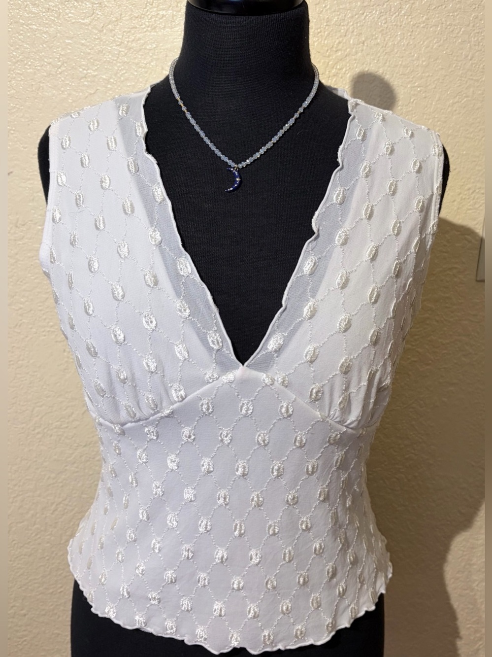 Vintage White Textured V-Neck Sleeveless Top